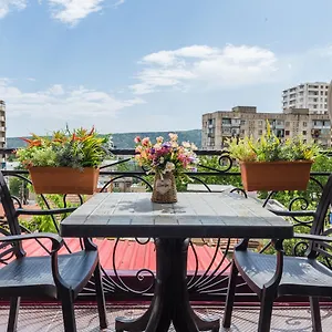  Hotel S.r
